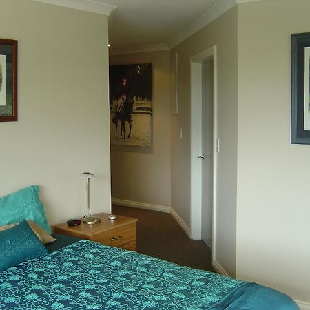 Vista Del Sol Villa Te Horo Room photo